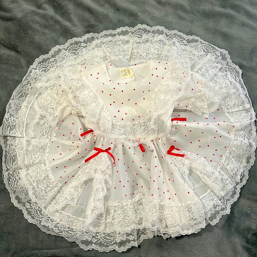 Vintage Girls 3t Valentine’s circle skirt dress with hearts lace and red ribbon